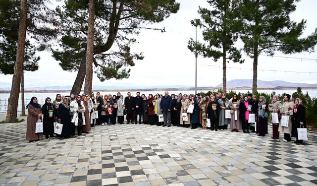 Başkan Taşkın: “Mahallelerin En Güçlü Yapısı Kadın Kollarıdır”