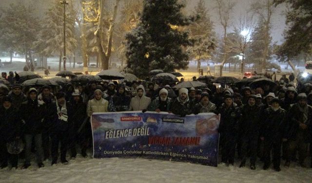 Malatya'da Gazze İçin Yürüdüler, Yılbaşı Kutlamalarına Tepki Gösterdiler