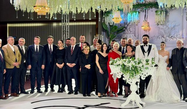 CHP Genel Başkanı Özgür Özel Malatya’da Nikah Şahidi Oldu
