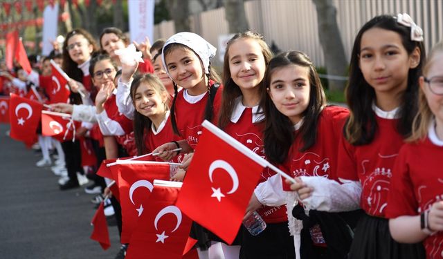 Bakan Tekin İmzaladı: Okullar Türk Bayraklarıyla Donatılacak
