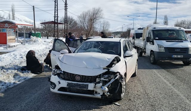 Doğanşehir’de Feci Kaza! İki Otomobil Çarpıştı: 3 Yaralı