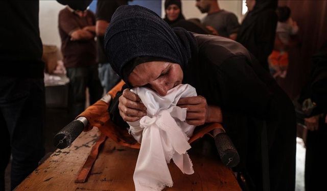 İsrail'in Gazze'ye düzenlediği saldırılarda 7'si aynı aileden 11 Filistinli hayatını kaybetti
