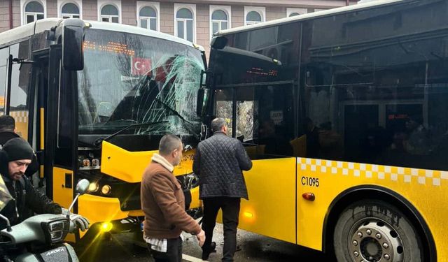 İstanbul'da 2 İETT otobüsü çarpıştı: kazada 7 kişi yaralandı