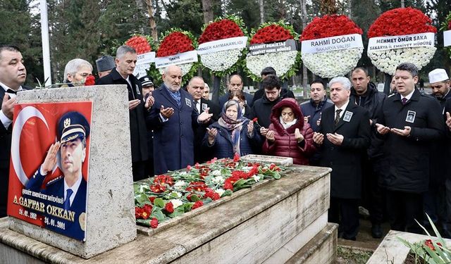 Şehit Emniyet Müdürü Ali Gaffar Okkan, Sakarya'da mezarı başında anıldı