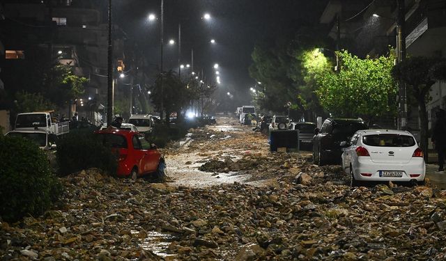 Yunanistan'da olumsuz hava koşulları nedeniyle 2 kişi hayatını kaybetti