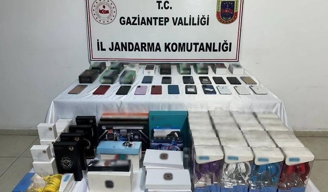 Gaziantep'te 1,8 milyon TL değerinde elektronik eşya ele geçirildi: 2 gözaltı