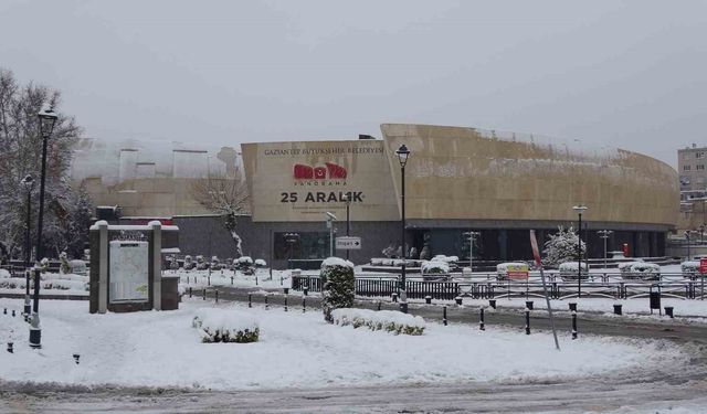 Gaziantep'te kar yağışı sonrası yollar boş kaldı