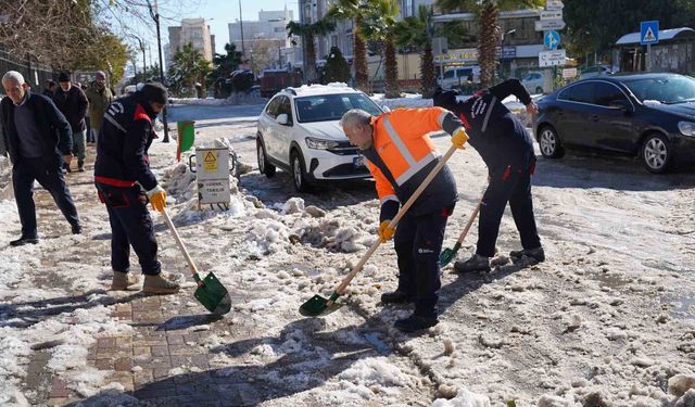 Kâhta Belediyesi'nden karla mücadelede kesintisiz çalışma