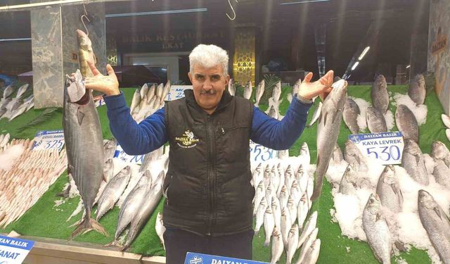 Kar yağdı, balık tezgâhları şenlendi