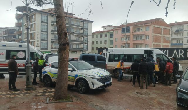 Malatya Battalgazi’de Korkutan Kaza: İşçi Servisi ile Otomobil Çarpıştı