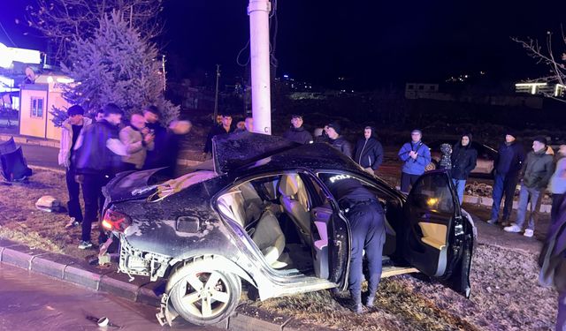 Malatya–Elazığ Karayolunda Korkunç Kaza:Sürücü Araçta Sıkıştı