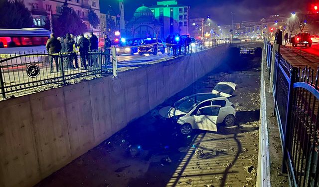 Malatya'da Direksiyon Hakimiyetini Kaybeden Sürücü Sulama Kanalına Uçtu