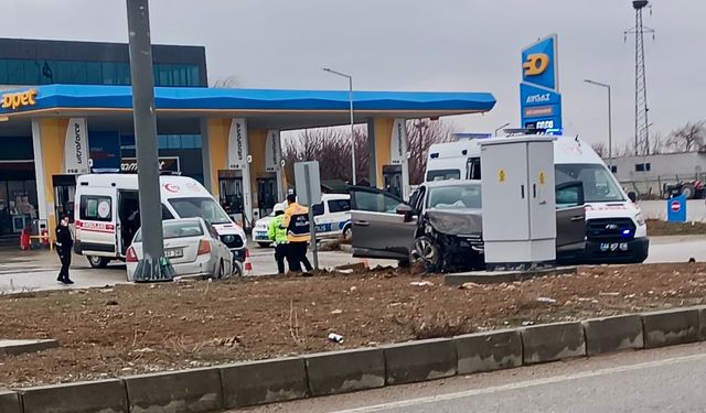 Akçadağ’da iki otomobil çarpıştı: 4 yaralı