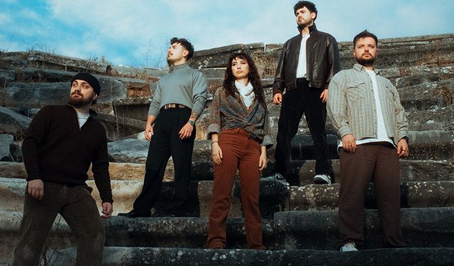 Nikbinler Kimdir, Solisti Kim?