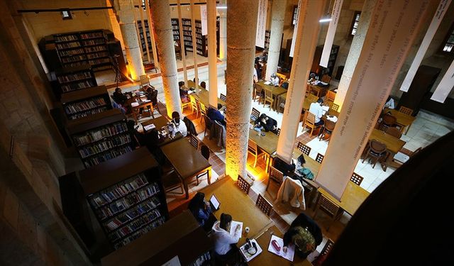 170 Yıllık Kilise Kütüphaneye Dönüştü: Tarihle İç İçe Okuma Deneyimi