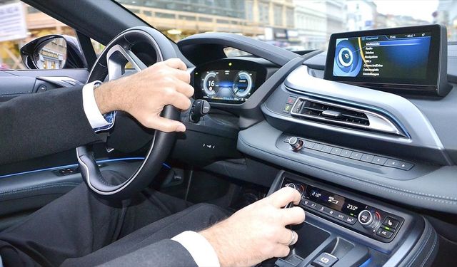 BMW, yangın riski nedeniyle dünya çapında yüz binlerce aracı geri çağıracak