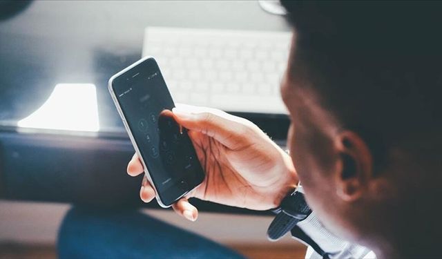 Boş Zaman Sandığımız Dijital Tuzak: Beynimiz Nasıl Yavaş Yavaş Köreliyor?