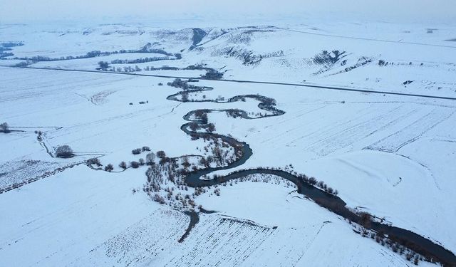 Kars'ta karla kaplanan menderesler dronla görüntülendi
