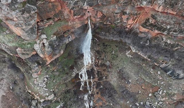 Kayseri'de Eski darphaneden çağlayan Zebil Şelalesi yılın sadece 2 ayı akıyor
