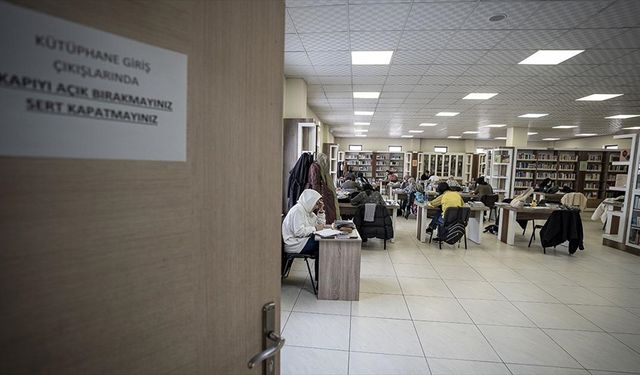 Kitaplarla donatılan 'Bilgi Evleri' Erzurumlu gençleri geleceğe taşıyor