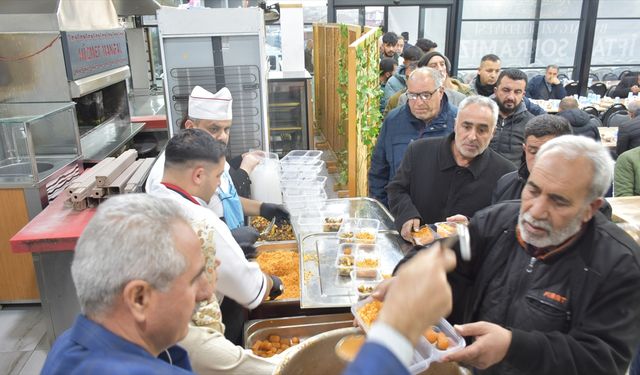 Malatya’da Ramazan’ın İlk İftarında Uzun Kuyruklar Oluştu