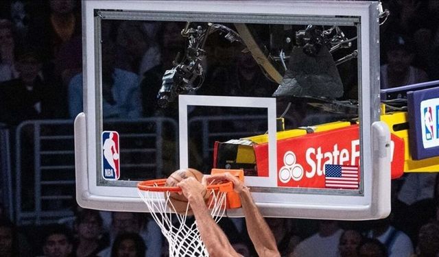 NBA'de Lakers sahasında Magic'e 110-109 yenildi