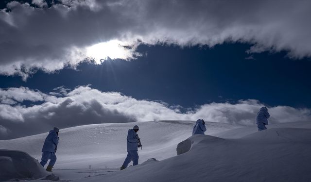 Teleferikte Kurtarma, Çığ Senaryosu, İglo… PÖH Kış Kampı Tam Not Aldı