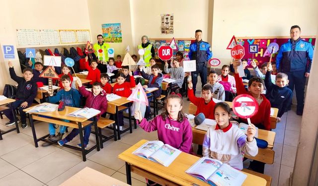 Adıyaman'da polisi miniklere trafik eğitimi verdi