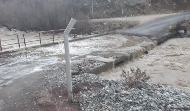 Biriman Köprüsü taştı