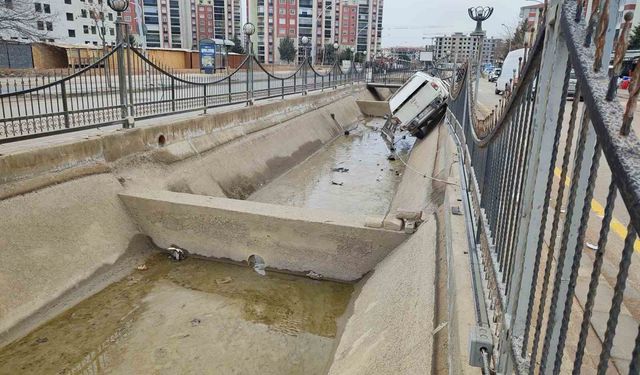 Bostanbaşı’nda Korkutan Kaza: Pikap Sulama Kanalına Düştü