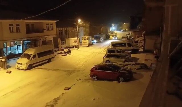Çelikhan ilçesinde kar yağışı