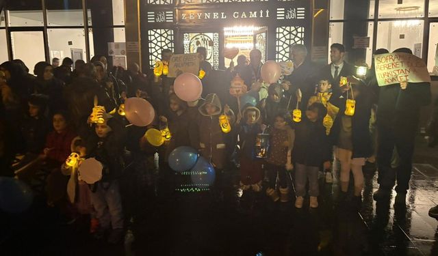 Kahta'da çocuk fener alayı yürüyüşü coşkuyla gerçekleşti