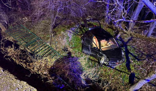 Kayseri'de ehliyetsiz sürücü 5 metrelik bahçe duvarından uçtu: 1 yaralı