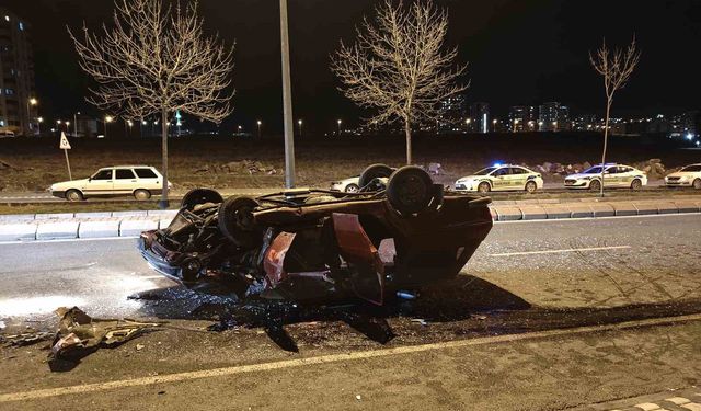 Kayseri'de kontrolden çıkan otomobil ters döndü: 4 yaralı