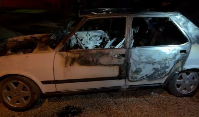 Malatya'da park halindeki araç yandı