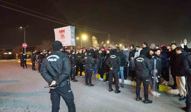 Sivasspor’da 1-1’lik beraberlik sonrası kriz: Taraftar tesisleri bastı