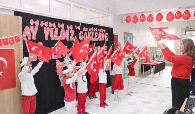 Sivas'ta Bayrak sevgisi sınıflarda yankılandı