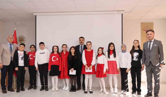 Sivas'ta İstiklal Marşı'nı en güzel okumak için yarıştılar