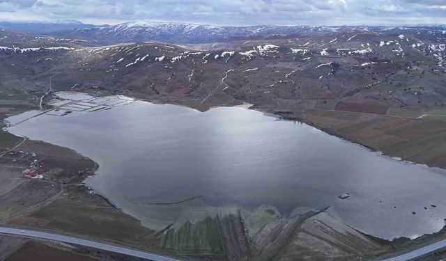 Sivas'ta Yaz aylarında tamamen kuruyan göl, yeniden su tuttu