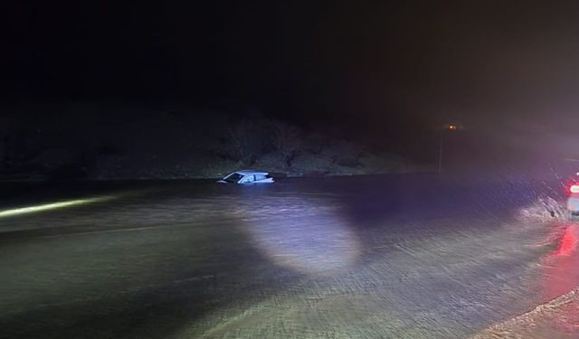 Suya gömülen araçta 1 kişi yaralandı