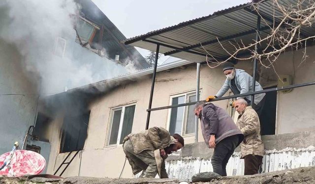 Tunceli'deki ev yangını ekiplerin müdahalesi ile söndürüldü