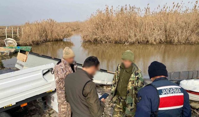 Yasak bölgede avlanan 3 şahıs, jandarma ekiplerince yakalandı