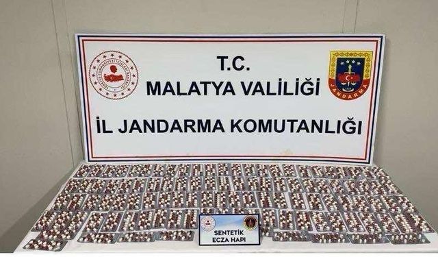 Malatya Jandarması Zehir Tacirlerine Göz Açtırmıyor: Battalgazi'de 1454 Hap Ele Geçirildi