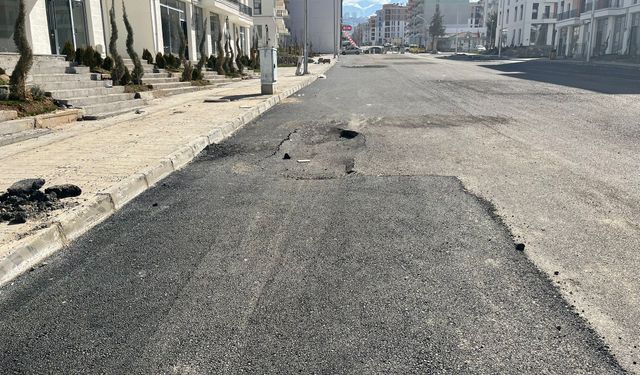 Temelli Caddesi’nde Asfalt Çöküyor İddiası