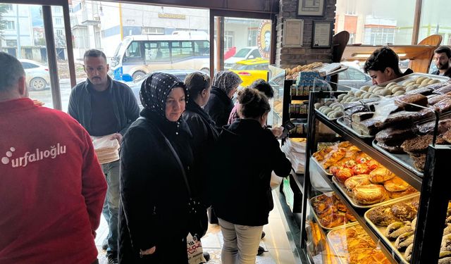 Malatya’da Ramazan’ın Vazgeçilmezi İçin Kuyruklar İftara Saatler Kala Başlıyor