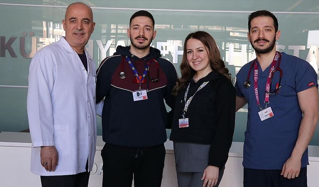 Aile Boyu Doktorluk: Üç Kardeş Babalarıyla Aynı Hastanede