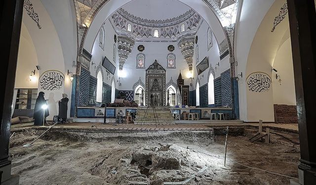 Bu Camide 600 Yıllık Havuz Kalıntısı Ortaya Çıkarıldı