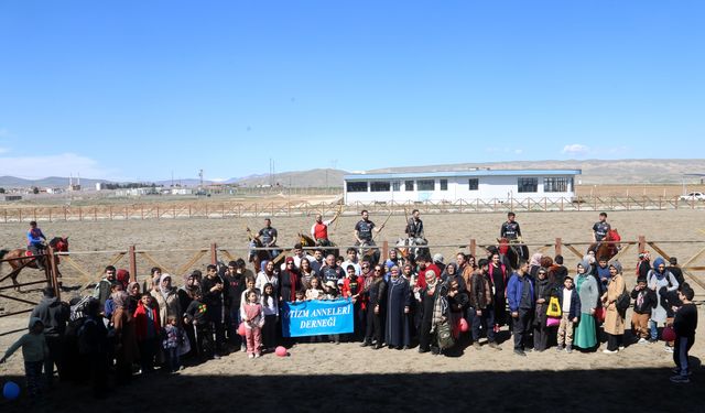 Malatya’da Otizmli Çocuklar İçin Atlı Cirit Gösterisi Düzenlendi