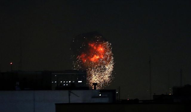 Tahran’da Peş Peşe Patlamalar! Gökyüzü Dumanla Kaplandı