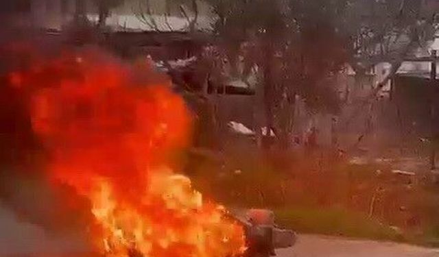 Adıyaman'da seyir halindeki motosiklet yandı